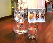 handgefertigte Vitajuwel Design-Edelsteinstäbe sollen das Wasser zum Kristallwasser energetisieren (©Foto: Martin Schmitz)